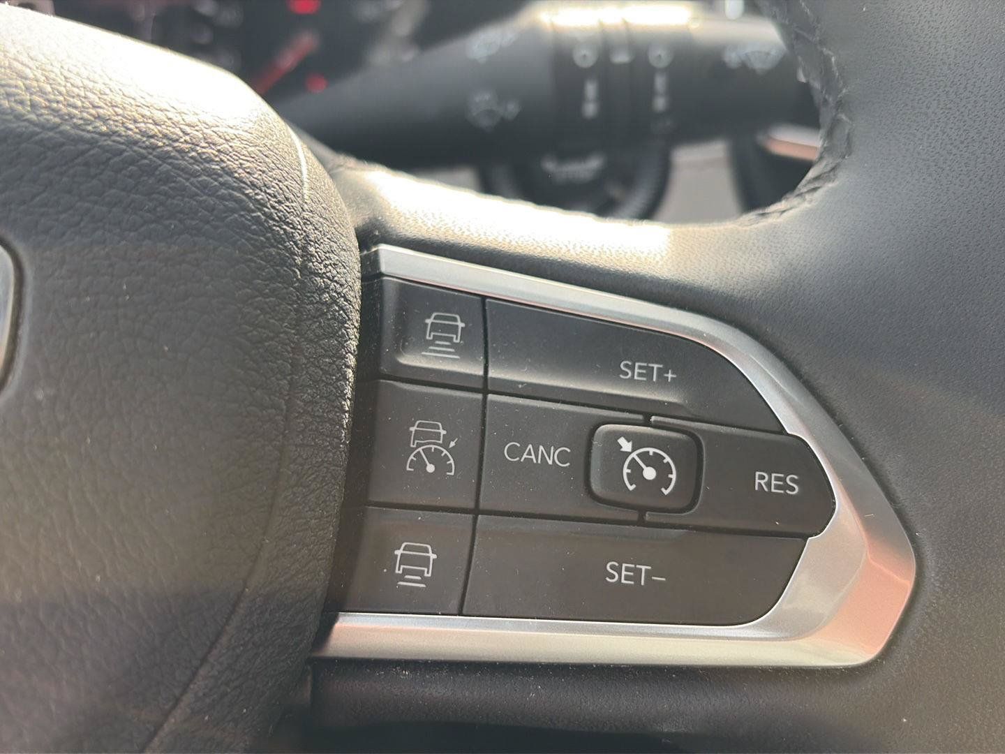 Used 2025 Jeep Compass Limited AWD/4WD image 14