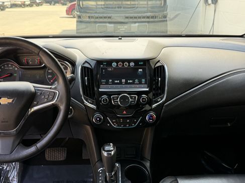 Used 2017 Chevrolet Cruze Premier FWD image 27