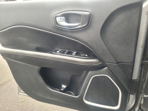 Used 2020 Jeep Compass Latitude w/ Popular Equipment Group image 18