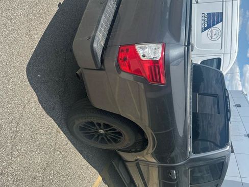 Used 2019 Nissan Titan SL w/ Midnight Edition RWD image 5