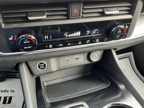 Used 2023 Nissan Rogue SV w/ SV Premium B Package image 29