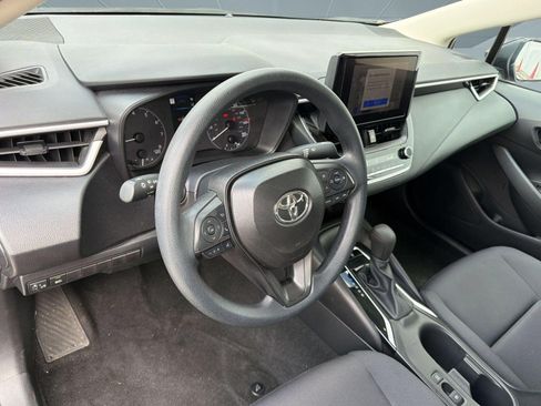 Used 2025 Toyota Corolla LE FWD image 4