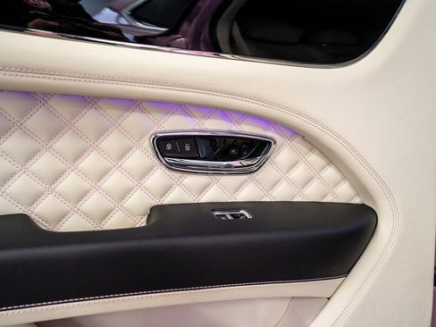 Used 2021 Bentley Bentayga image 55