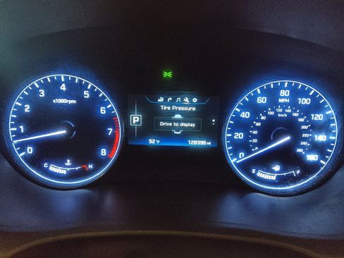 Used 2015 Hyundai Genesis 3.8 image 23