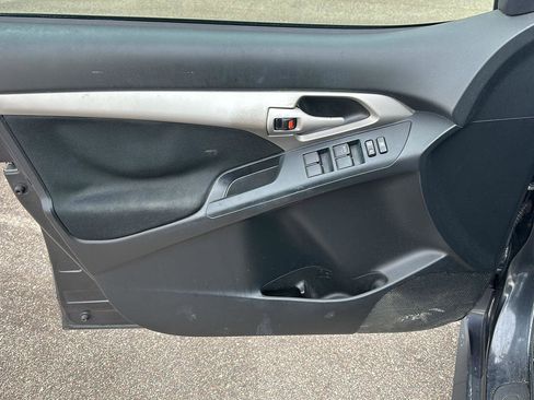 Used 2010 Pontiac Vibe w/ Preferred Package image 10