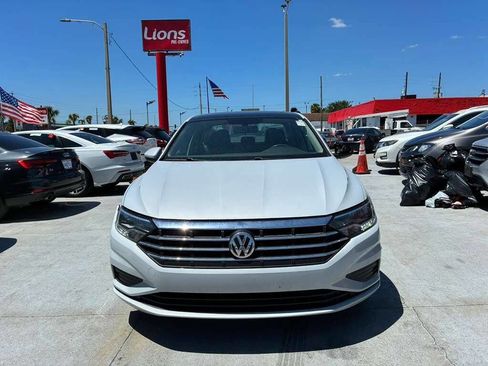 Used 2019 Volkswagen Jetta SE image 1