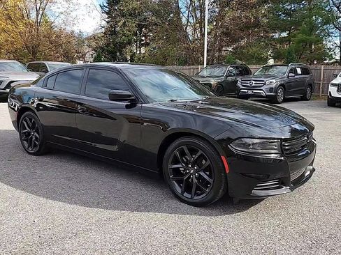 Used 2022 Dodge Charger SXT w/ Blacktop Package image 2