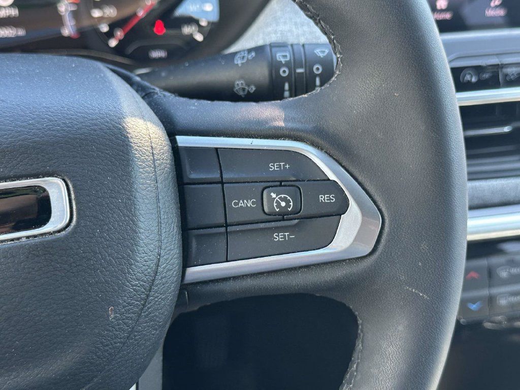 Used 2023 Jeep Compass Latitude w/ Convenience Group AWD/4WD image 23