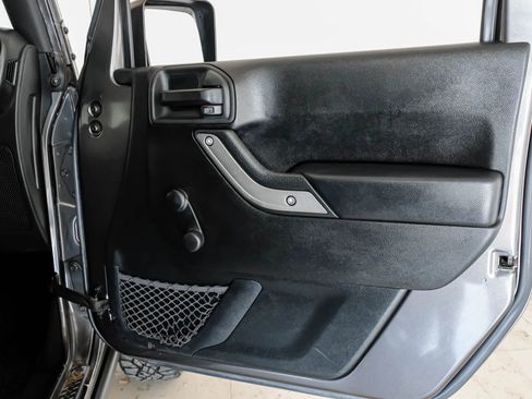 Used 2016 Jeep Wrangler Sport image 31