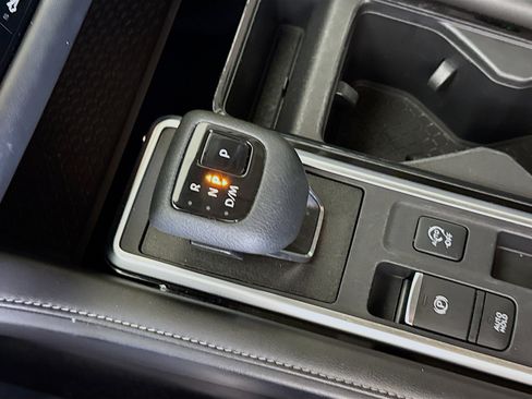 Used 2022 Nissan Pathfinder SV w/ SV Black Package FWD image 20