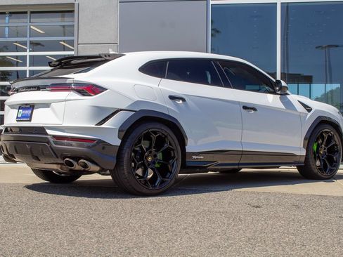 Used 2024 Lamborghini Urus Performante AWD/4WD image 10