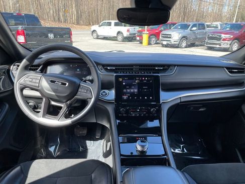 Used 2023 Jeep Grand Cherokee Altitude image 10