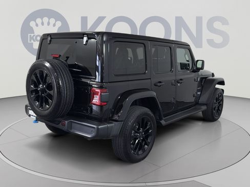 Used 2024 Jeep Wrangler Unlimited Sahara w/ Technology Group AWD/4WD image 7