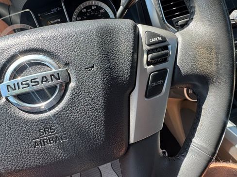 Used 2017 Nissan Titan SL AWD/4WD image 21