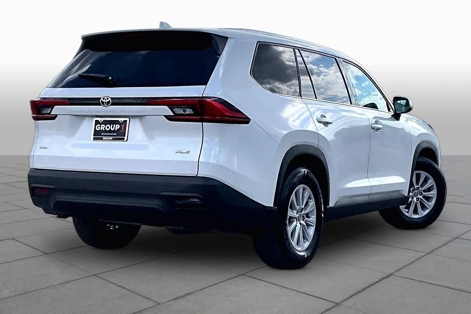 Used 2024 Toyota Grand Highlander AWD image 13