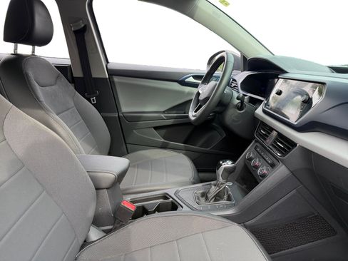 Used 2022 Volkswagen Taos SE w/ Panoramic Sunroof Package image 14