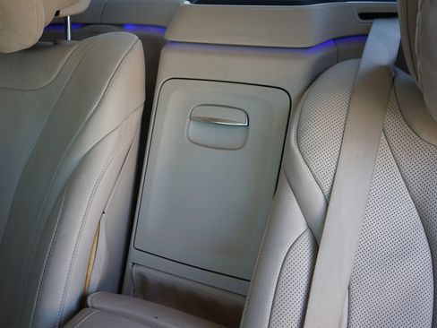 Used 2014 Mercedes-Benz S 550 Sedan image 40