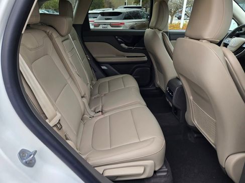 Certified 2024 Lincoln Corsair AWD image 11