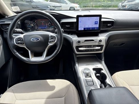 Used 2023 Ford Explorer XLT AWD/4WD image 14