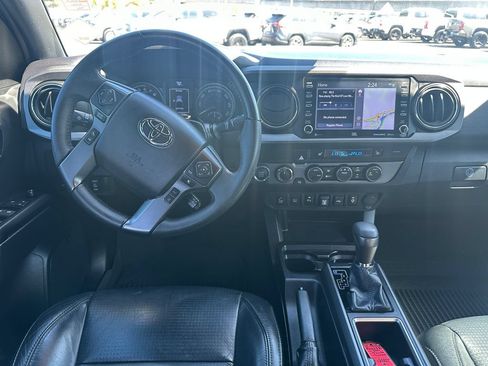 Used 2021 Toyota Tacoma TRD Off-Road w/ TRD Premium Off Road Package AWD/4WD image 14