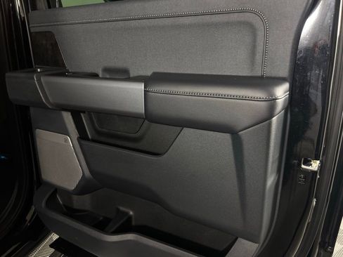 Used 2025 Ford F350 Lariat w/ Black Appearance Package image 33