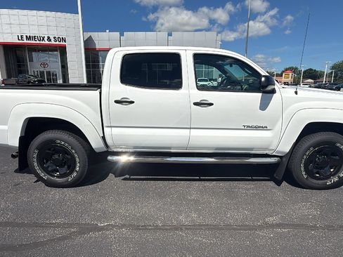 Used 2014 Toyota Tacoma PreRunner w/ SR5 Package RWD image 8