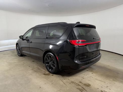 Used 2025 Chrysler Pacifica Limited FWD image 10