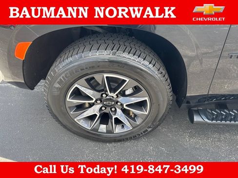 Used 2021 Chevrolet Tahoe Z71 w/ Z71 Signature Package AWD/4WD image 4