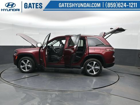Used 2023 Jeep Grand Cherokee Limited AWD/4WD image 52