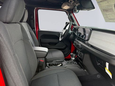 New 2025 Jeep Gladiator Sport image 15