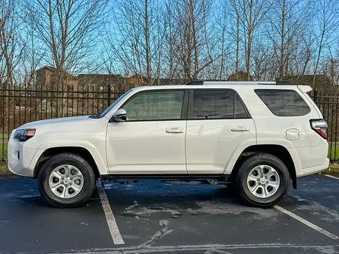 Used 2021 Toyota 4Runner SR5 Premium w/ Moonroof Package image 6