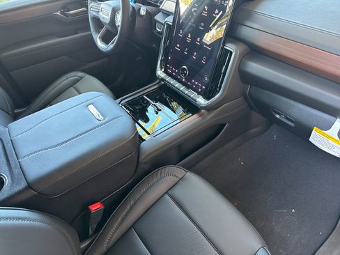 New 2026 GMC Yukon Denali w/ Denali Reserve Package AWD/4WD image 18