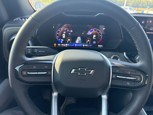 Certified 2024 Chevrolet Colorado ZR2 w/ Technology Package AWD/4WD image 11
