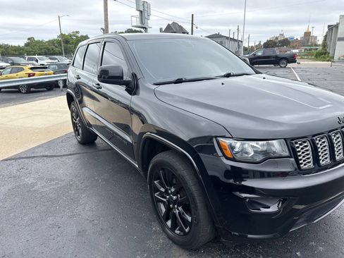 Used 2021 Jeep Grand Cherokee Laredo X AWD/4WD image 4