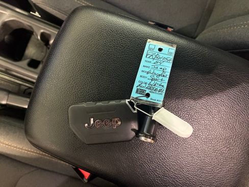 Used 2024 Jeep Wrangler Unlimited Sport AWD/4WD image 30