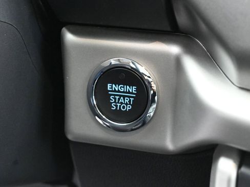 Used 2023 Ford Expedition XLT image 14