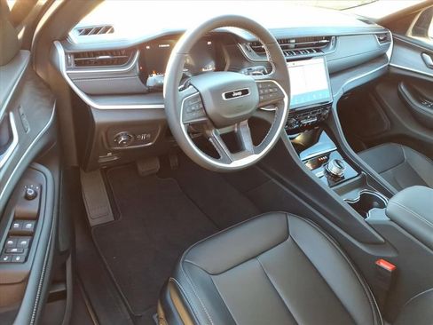 New 2025 Jeep Grand Cherokee Limited image 16