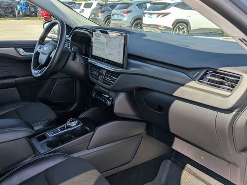 Used 2023 Ford Escape SE image 33