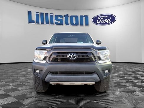 Used 2014 Toyota Tacoma 4x4 Access Cab image 2