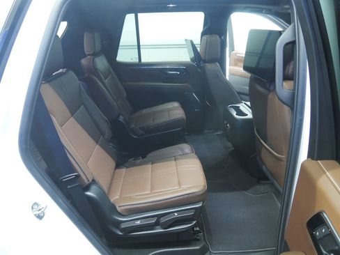 Used 2025 Chevrolet Tahoe High Country image 34