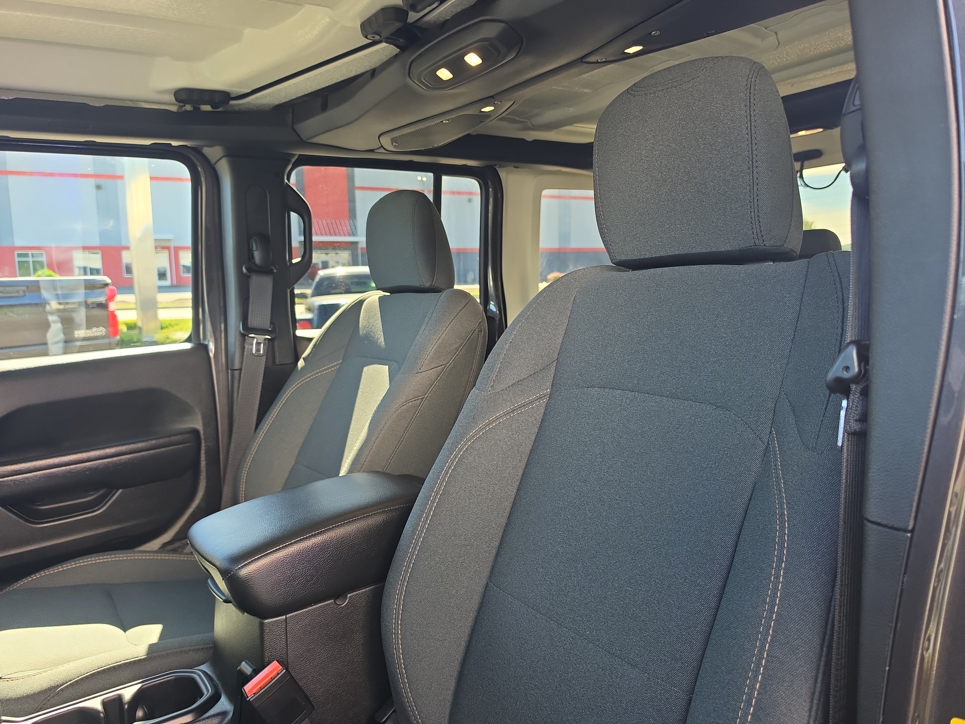 Used 2024 Jeep Wrangler Unlimited w/ Convenience Group AWD/4WD image 13