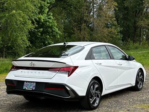 Certified 2025 Hyundai Elantra Sport FWD image 8