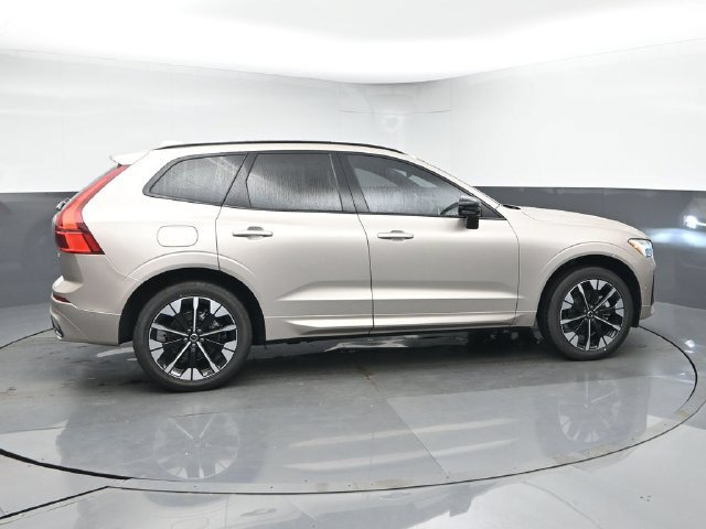 New 2026 Volvo XC60 B5 Plus w/ Protection Package Premier AWD/4WD image 9