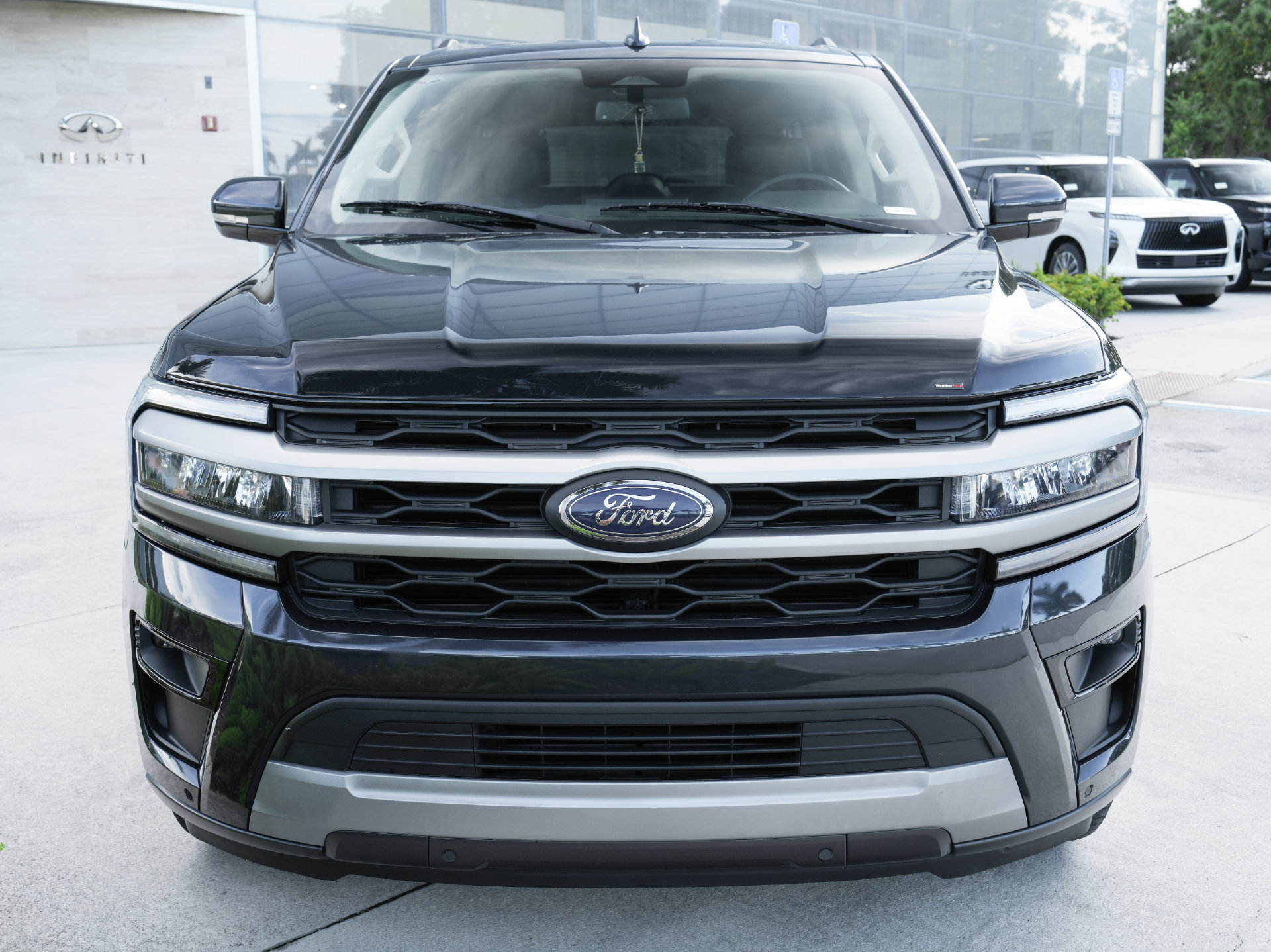 Used 2023 Ford Expedition Max XLT RWD image 3
