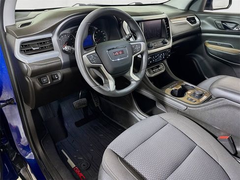 Used 2023 GMC Acadia SLE w/ Driver Convenience Package image 7