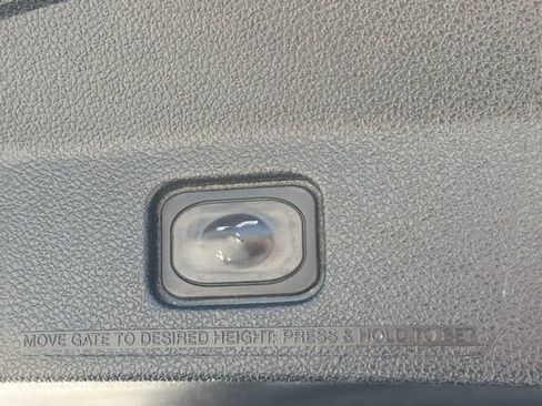 Used 2018 Ford Explorer XLT w/ Equipment Group 201A AWD/4WD image 6