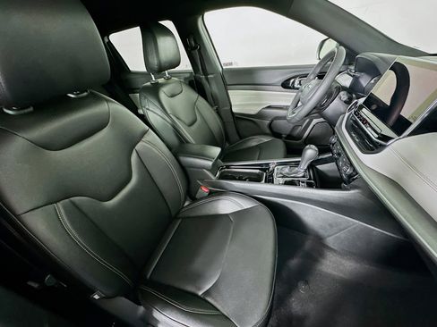 Used 2025 Jeep Compass Limited image 30