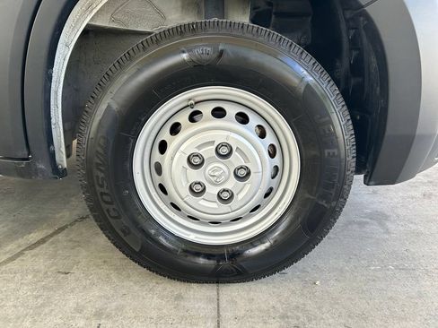 Used 2025 RAM ProMaster 2500 w/ Convenience Group FWD image 17