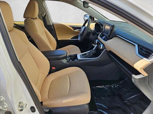 Used 2020 Toyota RAV4 XLE w/ Convenience Package FWD image 26