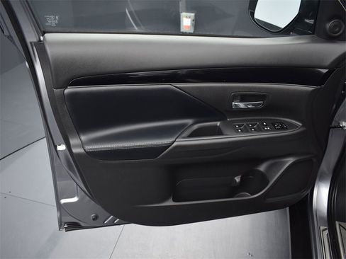 Used 2019 Mitsubishi Outlander SE image 7